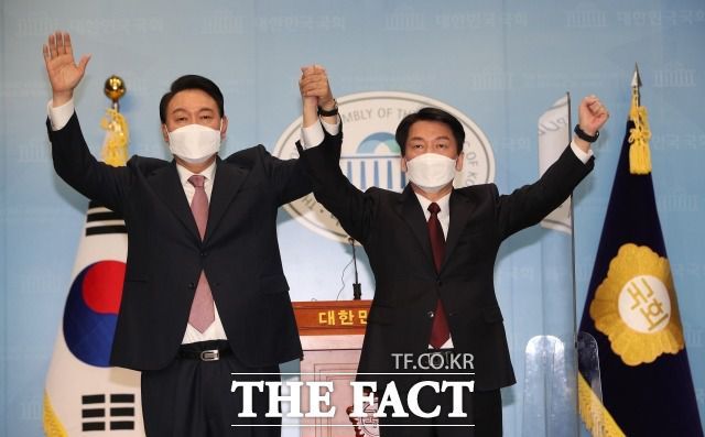 이태규 국민의당 의원의 인수위원직 사퇴 배경을 두고 윤석열 대통령 당선인과 안철수 인수위원장의 '공동정부' 구상에 난기류가 발생했다는 해석이 나온다. 지난 10일 윤 당선인이 발표한 1차 내각 후보자 8명 가운데 이른바 '안철수계' 또는 안 위원장이 추천한 인사는 단 한 명도 포함되지 않았다. / 이선화 기자