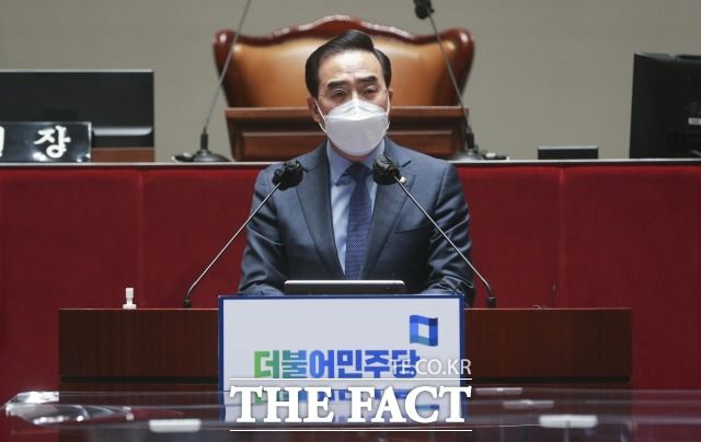 박홍근 더불어민주당 원내대표가 15일 오후 서울 여의도 국회에서 열린 의원총회에서 모두발언을 하고 있다./국회=이선화 기자