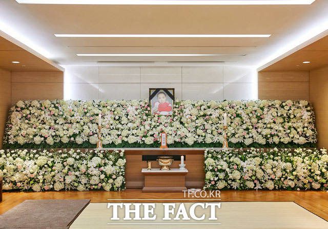 한국 영화의 큰 별 故(고) 강수연의 빈소가 8일 삼성서울병원 장례식장에 차려져있다. /강수연 배우 장례위원회