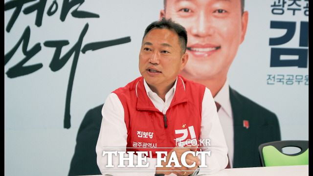 김주업 후보는 광주는 '청년 자살률이 제일 높은 도시'라 개탄하며 공공일자리 3만개, 공여주택 1만호를 만들어 '청년이 돌아오는 도시 광주'를 만들겠다고 공약했다./광주=나윤상 기자