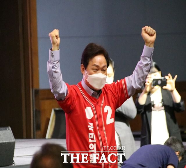 박완수 국민의힘 경남도지사 후보는 19일 창원시청 광장 최윤덕 장상 동상 앞에서 출정식을 개최했다./박완수 캠프 제공