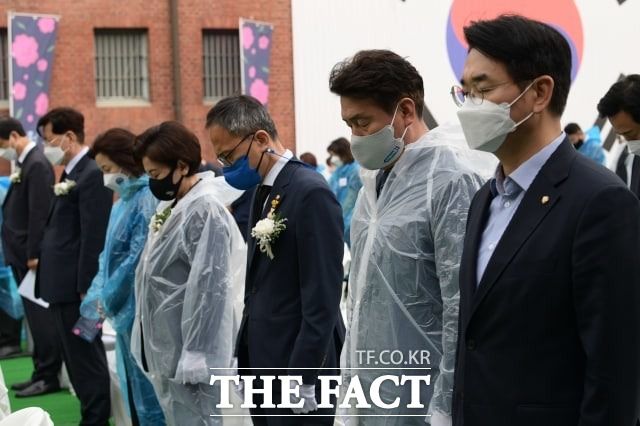 올해 5·18 민주화운동 기념식에 민주당 의원 167명 중 확인 불가한 28명을 제외하고, 75명은 참석, 64명은 불참한 것으로 파악된다. /양경숙 의원 페이스북 갈무리