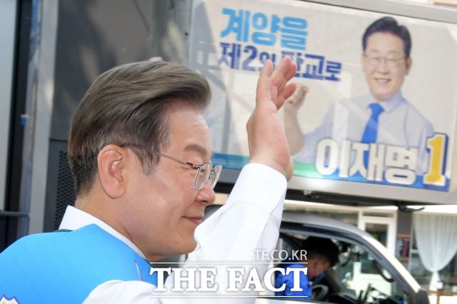 이재명 더불어민주당 총괄선대위원장 측은 22일 논평을 통해 '민영화 가짜뉴스'로 자신들을 고발한 국민의힘을 향해 "억지 고발로 국민 속일 생각 말고 반성과 사과부터 하라"고 반박했다. /남윤호 기자