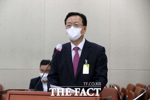 더불어민주당은 24일 정 후보자의 사퇴에 대해 "윤석열 대통령의 공정과 상식이 허구임을 시인한 것"이라고 평가했다. 사진은 정 후보자가 지난 3일 서울 여의도 국회에서 열린 인사청문회에 출석해 모두발언을 하는 모습. /남윤호 기자