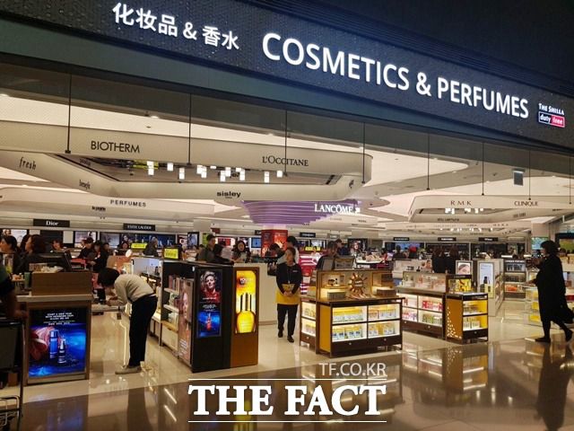 로레알은 자사가 보유한 기술력을 활용해 신규 브랜드를 개발하는 핵심 역할을 하게 되며, 호텔신라는 유통 채널을 담당하게 된다. /더팩트 DB