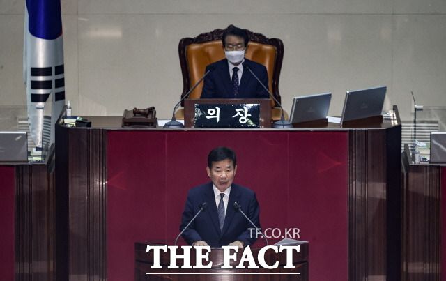 제21대 국회 후반기 국회의장에 김진표 신임 국회의장이 여야 합의로 4일 선출됐다. 이날 국회 본회의에서 발언하는 김 의장. /국회사진취재단