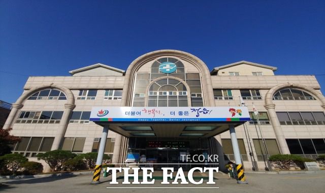 정읍시보건소 관계자는 “재택 격리 중 증상이 있을 시 호흡기환자 진료센터에 방문해 신속하게 진료를 받고 필요시에는 치료제를 처방받을 수 있다”며 “시민들이 빠르게 진료와 치료를 받을 수 있도록 호흡기환자 진료센터를 확대 · 운영해 나가겠다”고 말했다. / 정읍시 제공