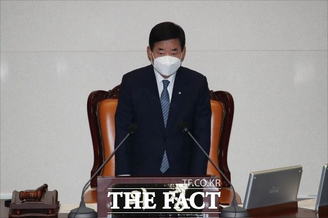 김 의장은 28일 기자간담회 마무리 발언을 통해 "우리 정치도 발상을 전환해야 한다"며 "대화와 타협의 정치를 해야 한다"고 말했다. /남윤호 기자