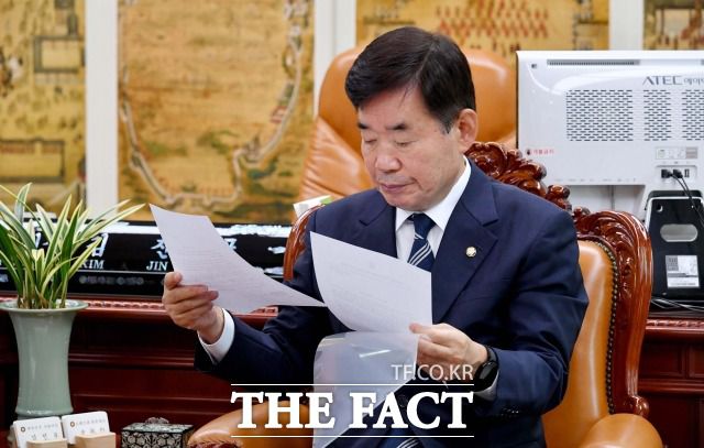 김진표 국회의장이 28일 국회 본관에서 진행된 취임 기자간담회에서 "민생을 위해 총력을 기울이는 국회의장이 되겠다"는 각오를 밝혔다. /남윤호 기자