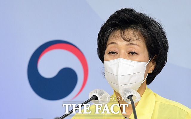 박순애 사회부총리 겸 교육부 장관이 4일 오전 세종시 정부세종청사에서 2학기 학사 운영 방안을 발표 하고 있다./세종=임영무 기자