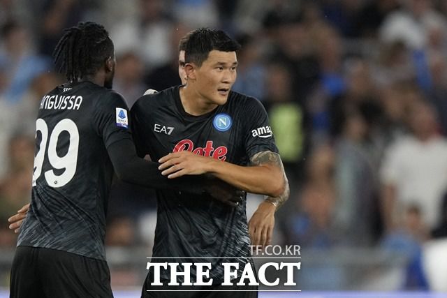 이탈리아 프로축구 나폴리 수비수 김민재는 8일 EPL 강호 리버풀과 UCL 1차전에서 '별들의 전쟁' 데뷔 무대를 갖는다./로마=AP.뉴시스