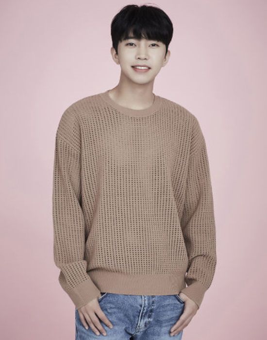 임영웅은 지난 5월 첫 정규 앨범을 발표한 뒤 '아임 히어로' 전국투어를 전회차 전석 매진시키며 성공리에 마무리했다. 관객들의 뜨거운 성원에 보답하기 위해 오는 12월 서울과 부산에서 앙코르 콘서트를 갖는다. /물고기 뮤직 제공