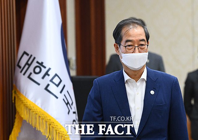 국정현안관계장관회의에 참석하는 한덕수 국무총리.