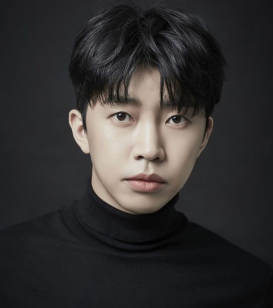 가수 임영웅이 한층 짙은 감성으로 팬들을 사로잡고 있다. '폴라로이드' 지수 박이 작사와 작곡에 참여했고, '런던보이'는 팬들을 위해 직접 쓴 임영웅의 첫 자작곡이다. /물고기뮤직 제공