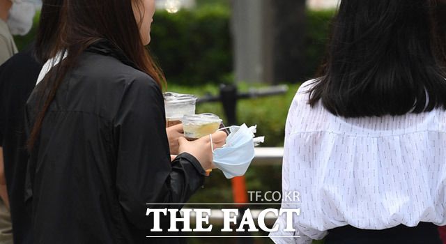 코로나19 발생 이후인 2021년 하반기 부산 여성 고용률은 48.0%로 전국(52.4%) 대비 4.4%p 낮은 것으로 조사됐다. /더팩트DB