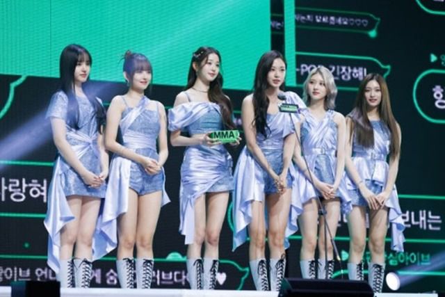 아이브는 인상 뿐만 아니라 톱10, 베스트 그룹 여자 부문에 이어 'LOVE DIVE'로 올해의 베스트송까지 수상하며 4관왕에 올랐다. /카카오엔터 제공