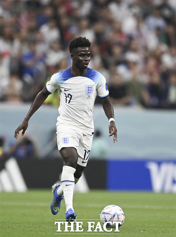 잉글랜드 월드컵 역사상 최연소 멀티골의 주인공 부카요 사카에 대한 관심도 뜨겁다. 사진은 지난 24일 미국과의 월드컵 B조 2차전에 출전한 사카의 모습. /알코르(카타르)=신화.뉴시스
