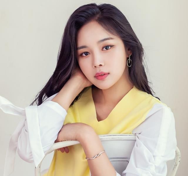 조정민은 연기와 MC, 가수 등 멀티 스타의 길을 걷고 있다. 처음으로 정통 트로트곡을 내고 변신에 나선 그는 새해엔 음악적 완성도를 높이고 키우는데 집중할 각오다. /더팩트 DB, 루체엔터테인먼트 제공