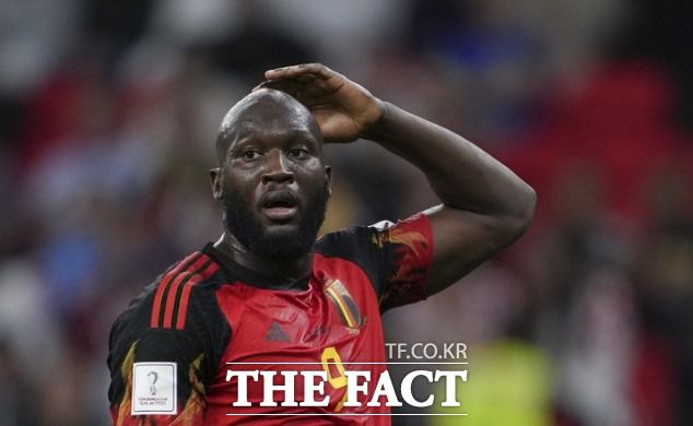 벨기에는 크로아티아와 무승부를 기록하며 16강 진출에 실패했다. FIFA 랭킹 2위의 타이틀이 무색한 결과였다. 사진은 벨기에 공격수 루카쿠가 크로아티아전 득점 기회를 놓치고 허탈해하는 모습./알라이얀(카타르)=신화.뉴시스