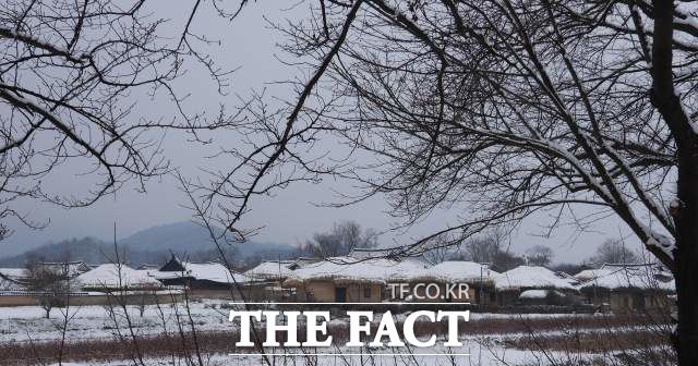 눈내린 안동 하회마을 초가집./안동=오주섭기자