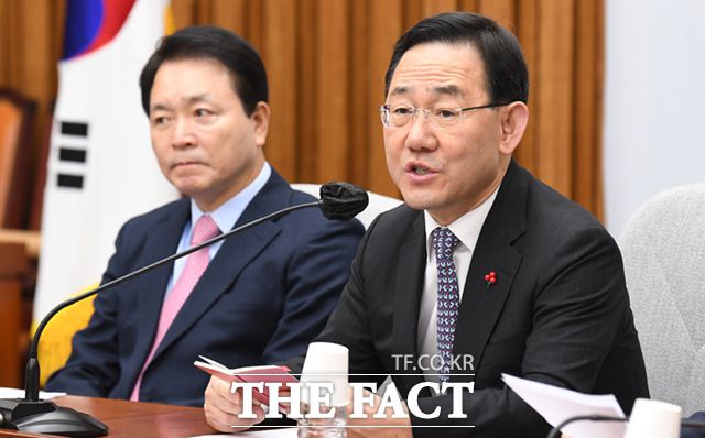 주 원내대표는 이날 "민주당이 일말의 책임감과 양심이 있다면 빚을 내서 재정을 풀자는 주장은 하지 말아야한다"고 비판했다. /이새롬 기자