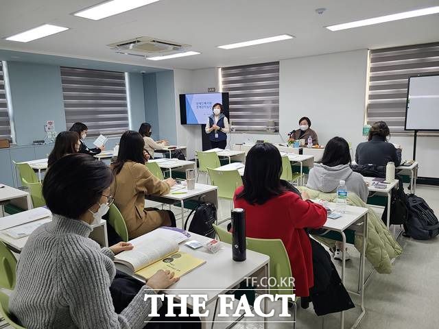 서울시가 경계선지능인 조기 발굴과 자립 지원을 뼈대로 하는 종합계획을 시행한다. 경계선지능인 전문가 교육 모습. /서울시 제공