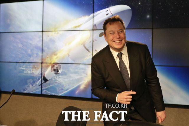 전기차 업체 테슬라 주가는 27일 11% 폭등하면서 지난 2013년5월 이후 최고의 한 주를 보냈다는 평가가 나왔다.  일론 머스크 최고경영자(CEO. /AP. 뉴시스