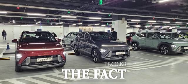 경기도 고양시 현대모터스튜디오 지하에서 '디 올 뉴 코나' 차량이 시승 대기 중인 모습. /김태환 기자