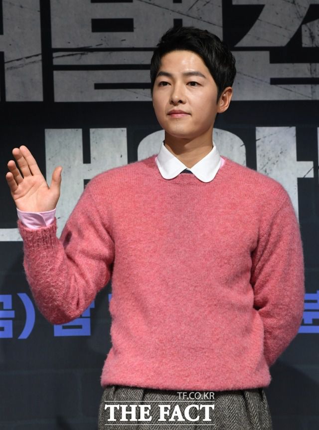 배우 송중기가 재혼과 아내의 임신이라는 겹경사를 맞았다. /박헌우 기자