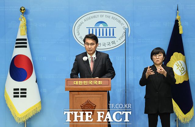 윤상현 국민의힘 의원이 2일 오후 서울 여의도 국회 소통관에서 기자회견을 열고 당 대표 출마 선언을 하고 있다. /국회=이새롬 기자