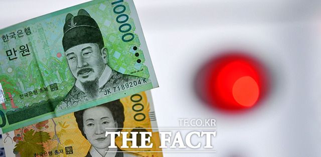 연예계에는 여러 이유로 부모와 자식 간의 연을 끊은 스타들이 많음에도 부모가 벌인 금전적 사기 등 문제를 유명 연예인이라는 이유로 논란을 떠안는 '빚투' 사건이 빈번하다. /더팩트 DB