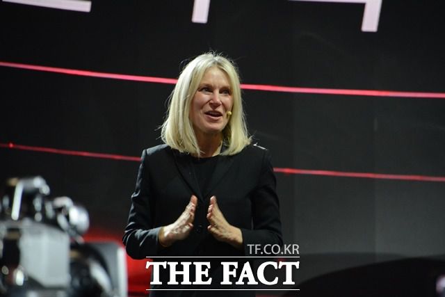 7일 몰리 팩 뷰익·GMC 글로벌 최고 마케팅 책임자 부사장이 서울 세빛섬에서 열린 GMC 시에라 출시 간담회에서 GMC 브랜드의 특징과 역사를 설명하는 시간을 가졌다. /김태환 기자