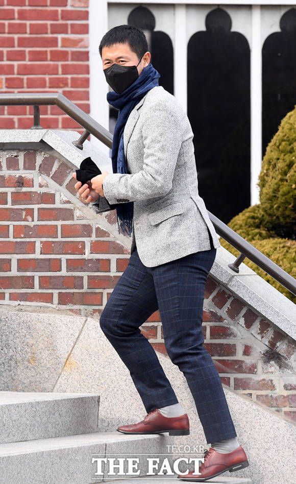 이영표 전 축구 국가대표 선수가 11일 오후 서울 중구 정동제일교회에서 열린 정몽규 HDC그룹 회장의 장남 정준선 한국과학기술원(KAIST) 교수의 결혼식에 참석하고 있다. /이새롬 기자