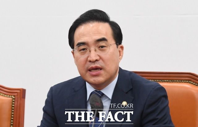 박홍근 더불어민주당 원내대표가 '김건희 특검'(특별검사제도)과 관련해 정의당이 신중론 입장을 내놓은 데 대해 "(수사의) 기초라도 됐으면 저희가 이렇게까지 얘기할 필요 없었을 것"이라고 말했다. /이새롬 기자