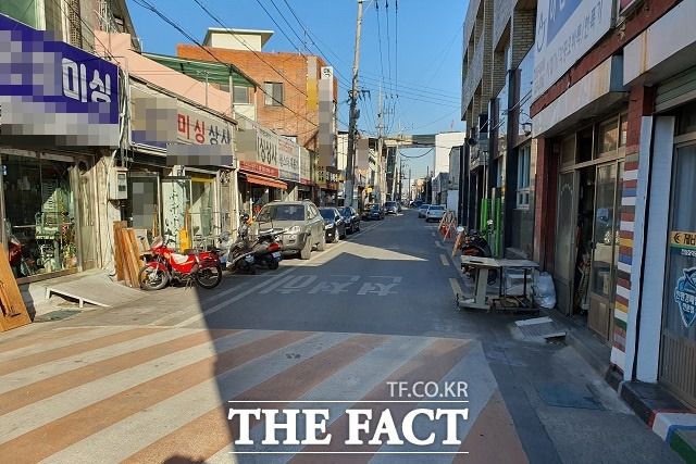 27일 오후 대구 서문시장 인근 일명 미싱골목. 행인이나 손님들을 좀처럼 찾기 어려웠다.