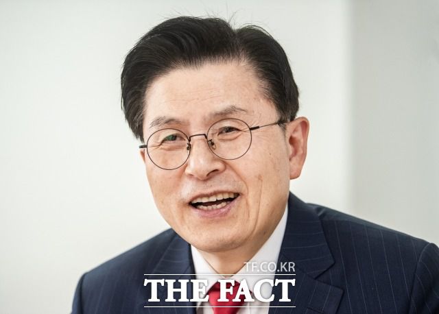 황 후보는 윤석열 정부에 대해 "잘하고 있다"고 평가하면서 당무개입 논란에 대해서는 "국정 총괄자로서 정치에 의견을 낼 수 있다"고 주장했다. /이동률 기자