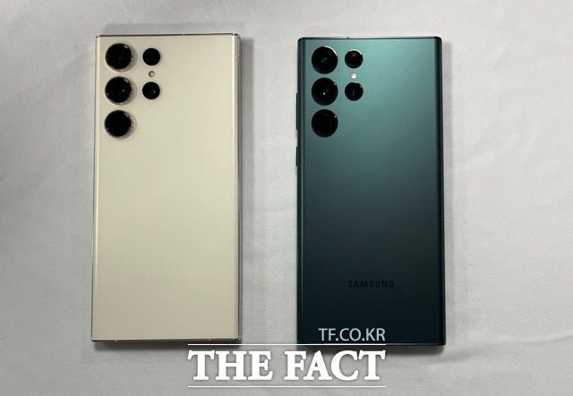 삼성전자가 지난달 17일 '갤럭시S23' 시리즈를 출시했다. 사진은 갤럭시S23 울트라(왼쪽)과 갤럭시S22 울트라 제품. /최문정 기자