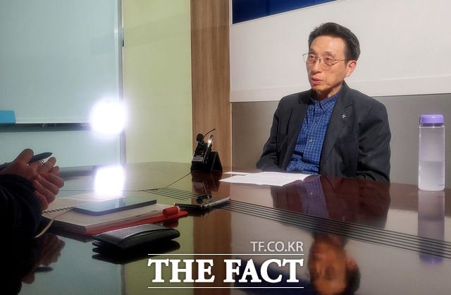 넷플릭스 다큐멘터리 '나는 신이다: 신이 배신한 사람들'에서 '기독교복음선교회(JMS) 정명석'의 실체를 낱낱이 폭로한 김경천 목사가 10일 <더팩트>와 인터뷰를 갖고 있다. /윤웅 기자