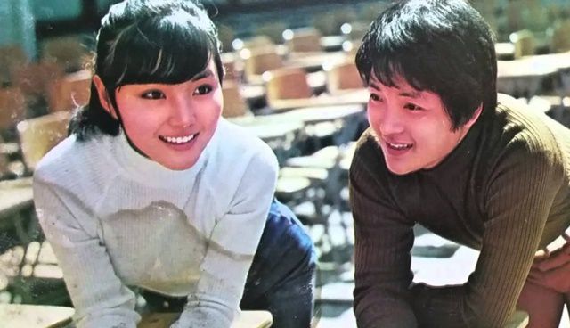 장덕은 감기약과 기관지 확장제, 수면제 등을 동시 복용한 뒤 약물 쇼크로 세상을 하직했다. 오빠 장덕도 6개월 후인 90년 8월 향년 34세의 나이에 떠나면서 비운의 남매가수로 팬들을 안타깝게 했다. /온라인팬커뮤니티 캡처