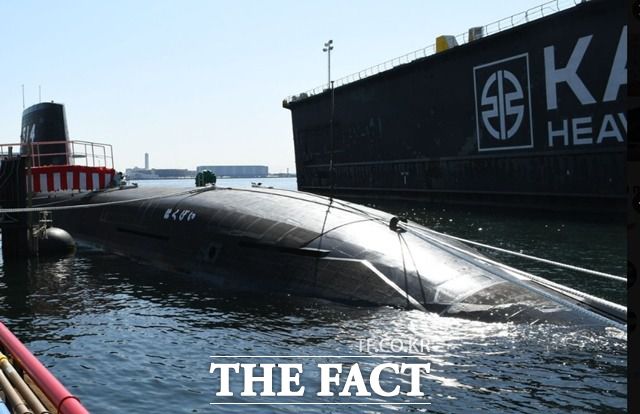 20일 취역한 일본의 다이게이급 잠수함 2번함 '하쿠게이'함이 정박해 있다. /해상자위대 트위터 캡쳐