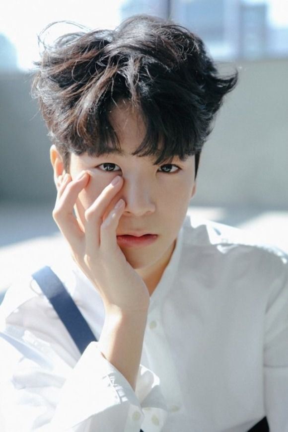 가수 정동원이 원동기 운전 면허 취득 이틀만에 자동차 전용 도로서 오토바이를 몰다가 적발됐다. /쇼플레이엔터테인먼트