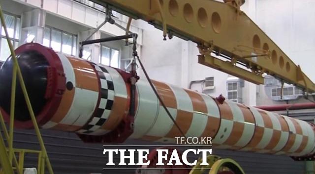 거대한 핵 쓰나미를 일으켜 미국 대도시를 공격할 무기로 꼽히고 있는 러시아의 핵추진 어뢰이자 수중드론 '포세이돈'. /USNI News