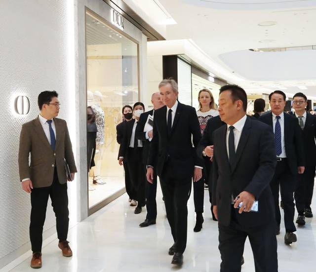 베르나르 아르노 루이비통모에네시(LVMH)회장의 2박3일 방한 일정에서 국내 주요 유통업계 총수들이 총출동했다. 사진은 아르노 회장. /뉴시스