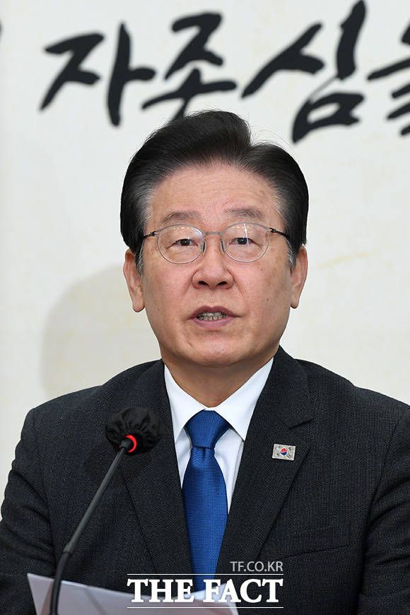 발언하는 이재명 더불어민주당 대표.