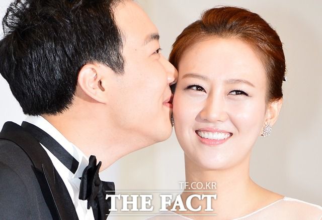 연예인들은 이미지가 무엇보다 소중하고, 한번 손상된 명예나 이미지를 복원하는데도 상당한 비용이 발생하기 마련이다. 장윤정 도경완 부부는 가짜뉴스로 잉꼬부부 이미지가 손상됐다. /더팩트 DB