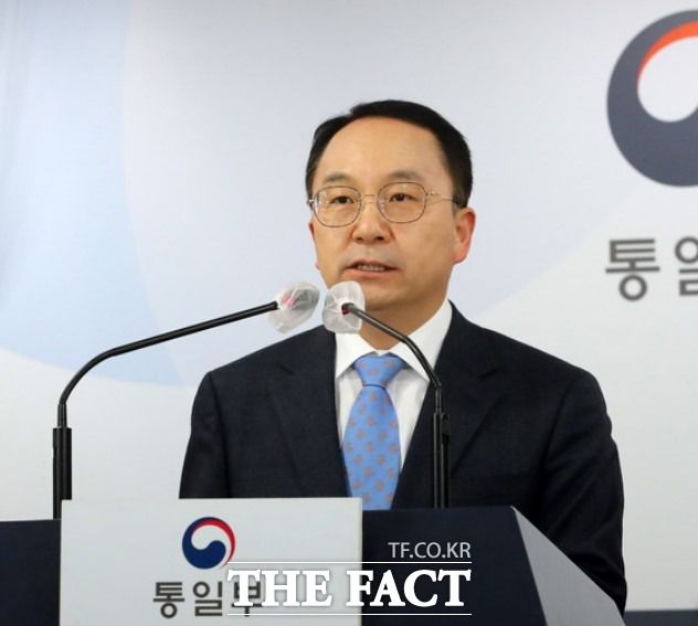 구병삼 통일부 대변인이 27일 오전 서울 종로구 정부서울청사에서 정례 브리핑을 하고 있다. / 뉴시스