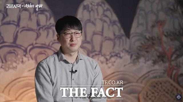 '아침의 나라'를 소개 중인 김재희 검은사막 총괄 PD. 그는 검은사막 개발을 이끌고 있다. /유튜브 캡처