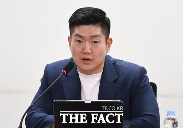 김재섭 국민의힘 도봉갑 당협위원장이 30일 서울 여의도 국회 의원회관에서 열린 '비동의강간죄 도입, 젠더갈등을 넘자!' 토론회에서 발제를 하고 있다.