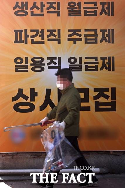 파견직이 상시근로자인지 해석을 놓고 고용노동부와 검찰도 제각각이다. 노동부 법 해설서에서는 파견근로자는 상시근로자 범위에 해당된다. 사진은 기사 내용과 관련 없음./남윤호 기자