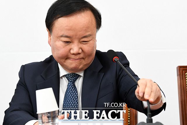 김재원 국민의힘 최고위원이 4일 KBS 라디오에 출연해 "제주 4·3 기념일은 (3.1절, 곽복절 보다) 조금 격이 낮은 기념일"이라고 언급해 논란이 커지자, "당분간 공개활동을 모두 중단하겠다"고 밝혔다. /남용희 기자